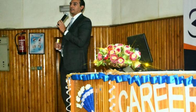 مشاركة دكتور إسلام عنان في دورة التعريف بدور الصيدلي ومجالات الصيدلة المختلفة بجامعة طنطا