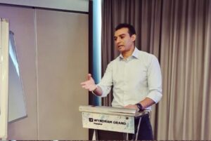إسلام عنان يشارك في ورشة عمل بناء قدرات واقتصاديات الدواء بدولة البحرين