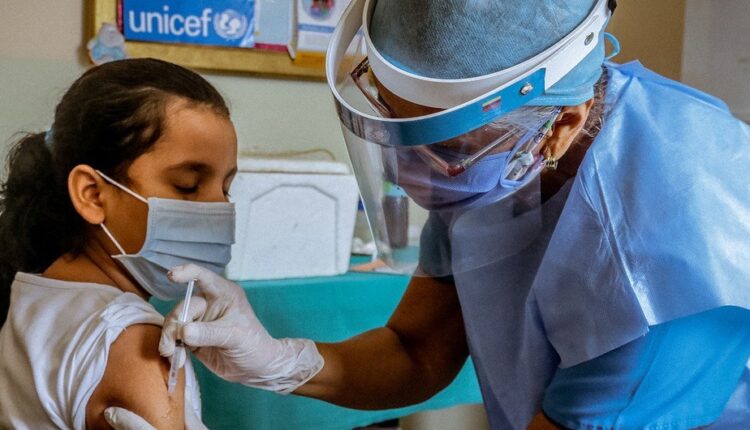 ما مدى جدوى تطعيم الأطفال بلقاحات فيروس كورونا؟ .. إسلام عنان يجيب