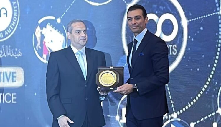 تكريم إسلام عنان في حفل ختام مبادرة 100 مشروع تطويري لمستشفيات مصر