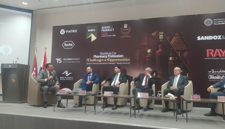 إسلام عنان يشارك في جلسة فرص وتحديات مهنة الصيدلة بجامعة نيو جيزة