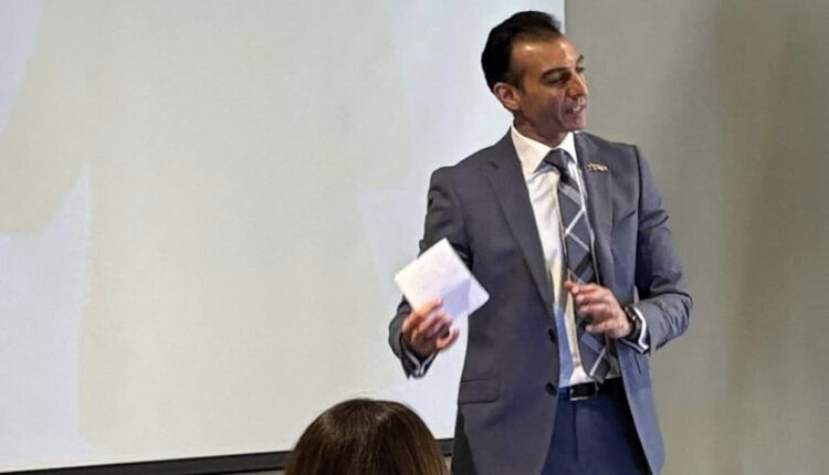 الدكتور إسلام عنان