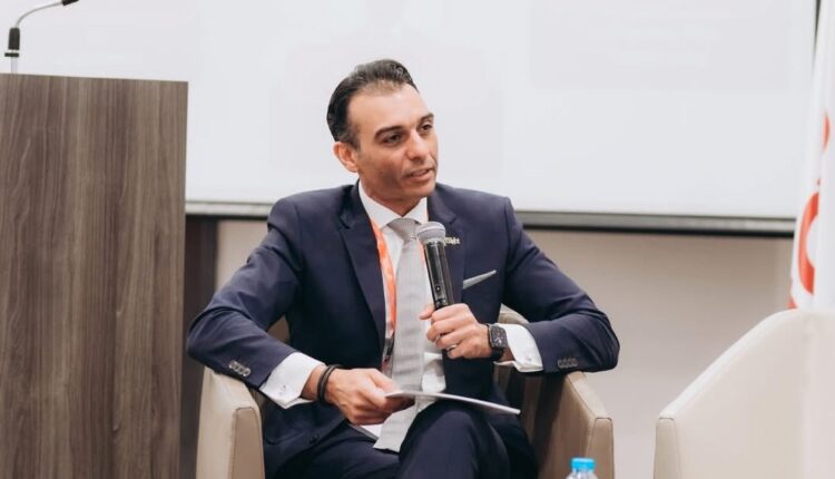 إسلام عنان يشارك في المؤتمر السنوي لجامعة نيو جيزة