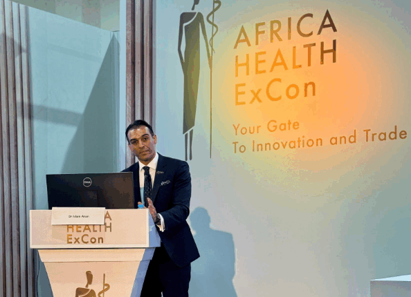 إسلام عنان يعرض إطار إدارة الأمراض السرطانية في المبادرة الرئاسية للأورام بمعرض ومؤتمر صحة أفريقيا